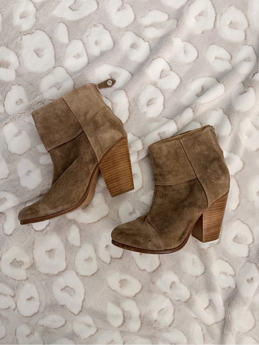 rag & bone Suede Ankle Boots in Taupe Brown L9